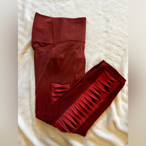 Athleta SALUTATION STASH POCKET II TWIST 7/8 TIGHT Leggings ~ size medium petite - Picture 3 of 4